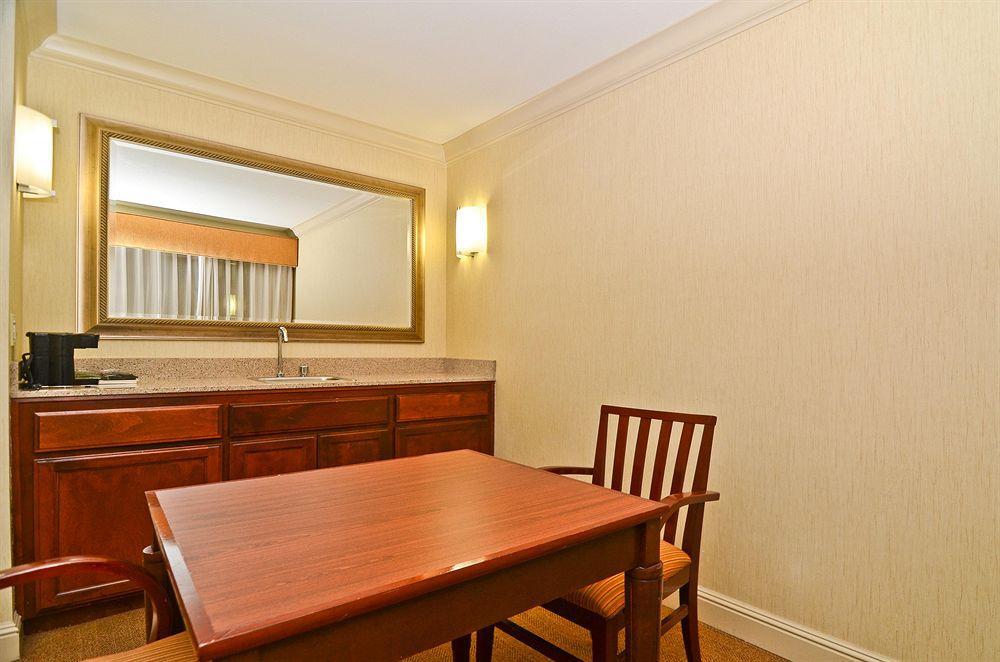 Best Western Plus All Suites Inn Santa Cruz Room photo
