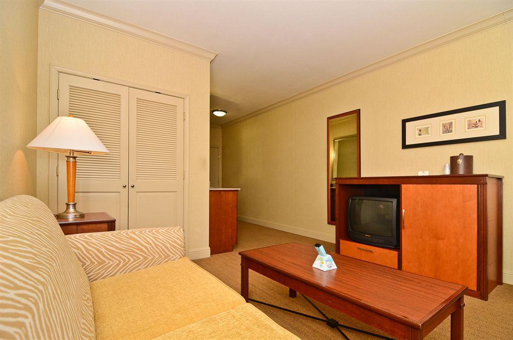 Best Western Plus All Suites Inn Santa Cruz Room photo