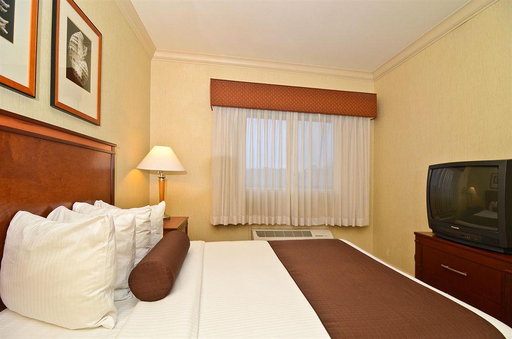 Best Western Plus All Suites Inn Santa Cruz Room photo